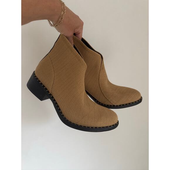 Charleston Shoe Co., Barcelona Embellished Comfort Bootie in Wheat, Size 9 - Picture 2 of 8